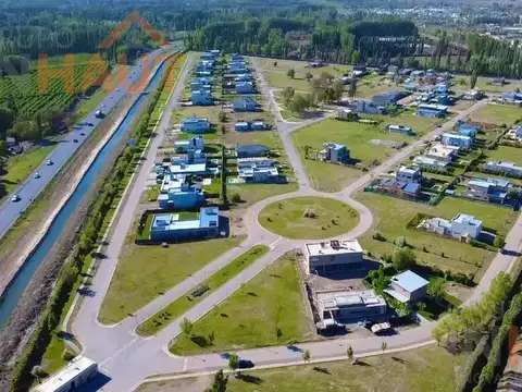 Lote con pileta en B° Privado Cinco Soles