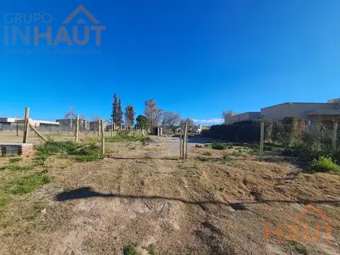 Terreno con pileta en venta en B° Privado Cinco Soles