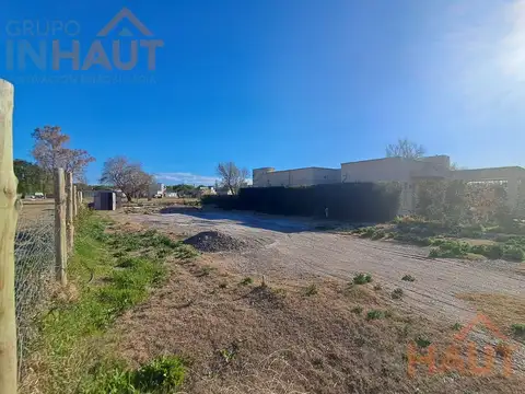 Terreno con pileta en venta en B° Privado Cinco Soles