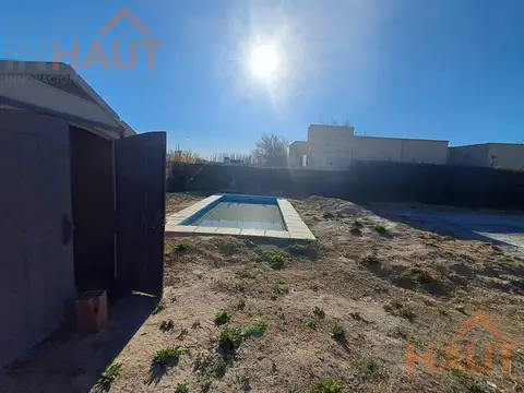 Lote con pileta en B° Privado Cinco Soles