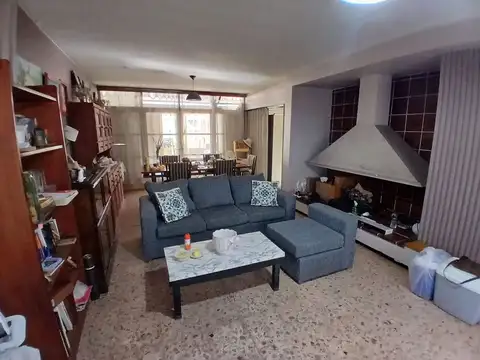 Casa 7 ambientes con 1 baño