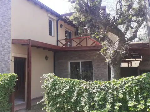 Casa 3 ambientes con 2 baños