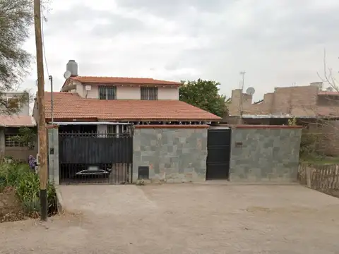 VENTA CASA 2 PLANTAS QUINCHO Y PILETA GUAYMALLEN