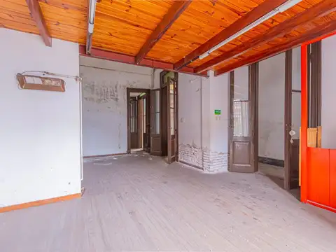 Casa 8 ambientes con 1 baño