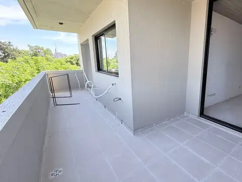 VENDE 4 AMB AL FRENTE CON BALCON CORRIDO 1ER PISO