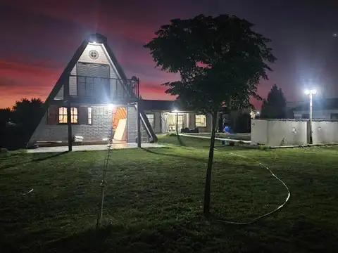 Casa en venta - 3 Dormitorios 2 Baños - Florencio Varela