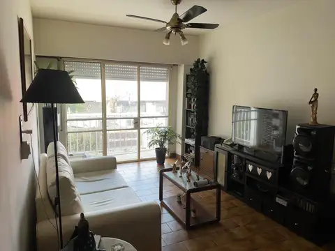 Amplio departamento Alberdi y Genova