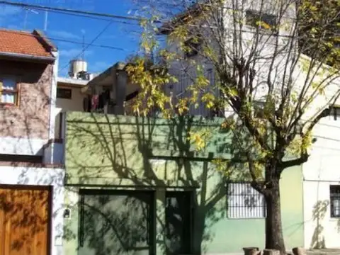 Casa Lote propio en Saavedra. Ideal Inversión
