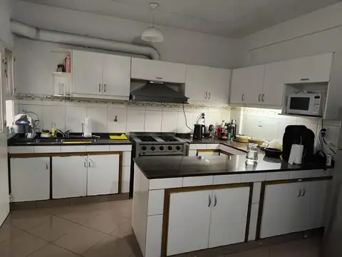 Casa 9 ambientes con 3 baños