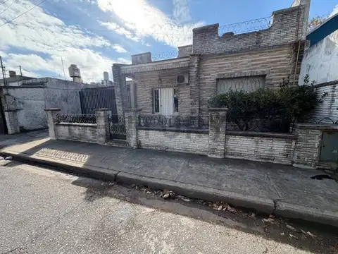 CASA LOTE PROPIO VILLA SARMIENTO 3 AMB C/PATIO Y TERRAZA