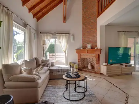 Casa 5 ambientes con 3 baños