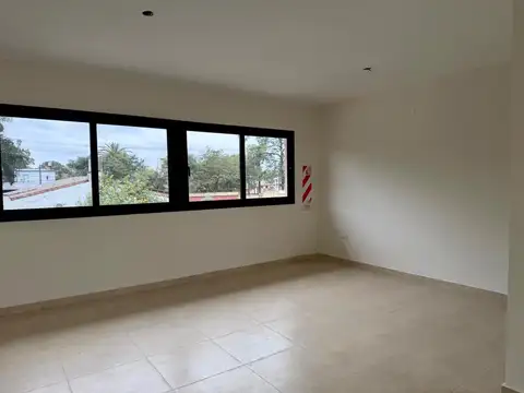 Oficina 8 ambientes con 3 baños