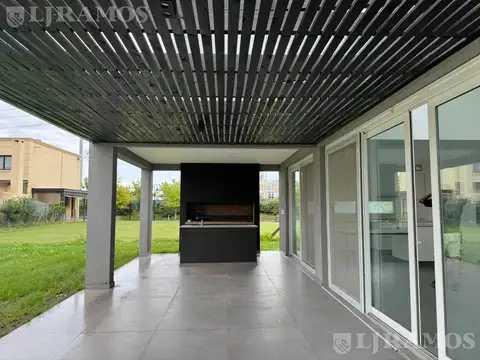 Casa a estrenar en venta en Las Tipas, Nordelta