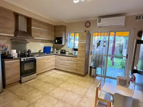 Casa 5 ambientes con 1 baño