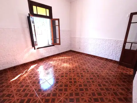 Casa 4 ambientes con 1 baño