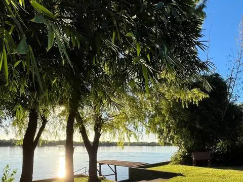 COMPLEJO DE CABAÑAS SOBRE EL RIO PARANA EN VENTA