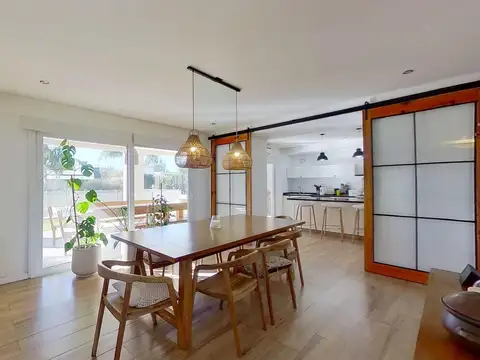 VENTA CASA 5 AMBIENTES LUJAN CON PILETA