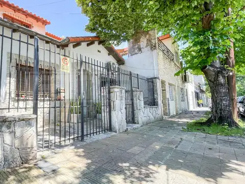 Aristobulo del Valle al 2500, entre Warnes y Ohiggins