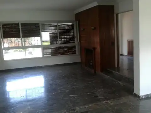 Casa en Alquiler con 1 cochera