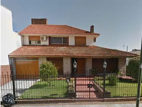 imponente chalet 6 amb gran jardín y piscina