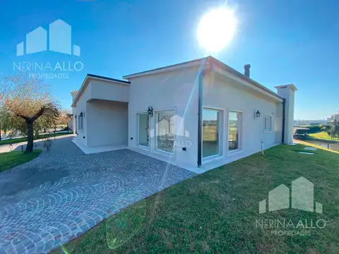Venta Casa 4 Ambientes en Barrio El Nautico Cazal