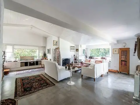 Casa en Venta con 4 cocheras