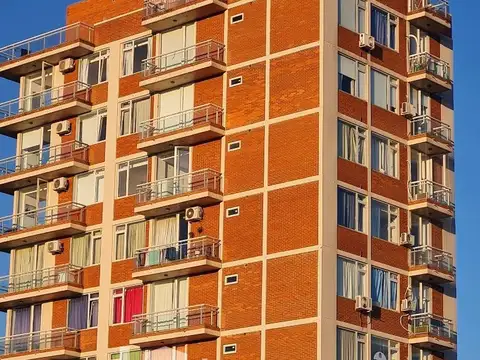 DEPARTAMENTO DOS AMBIENTES CON COCHERA Y BAULERA