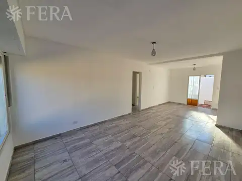 Venta PH 3 ambientes con patio en Sarandí