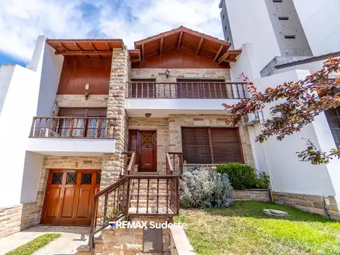 VENTA CASA TRADICIONAL EN EL CENTRO AMPLIO LOTE