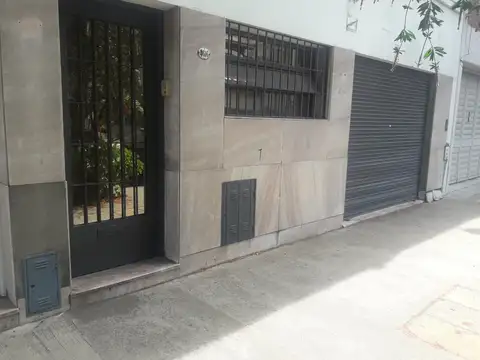 PH 103m2 en PBaja local 16M2 sobre av san martin con vivienda de  2 amb patio gge  SIN EXPENSAS