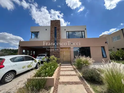 Casa 6 ambientes en venta con pileta en Solar de Álvarez