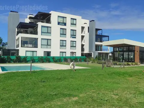 Lote al rio en barrio nautico El Canal