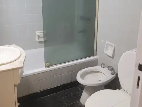 2 ambientes con excelente ubicación.-