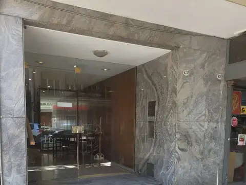 2 ambientes con excelente ubicación.-