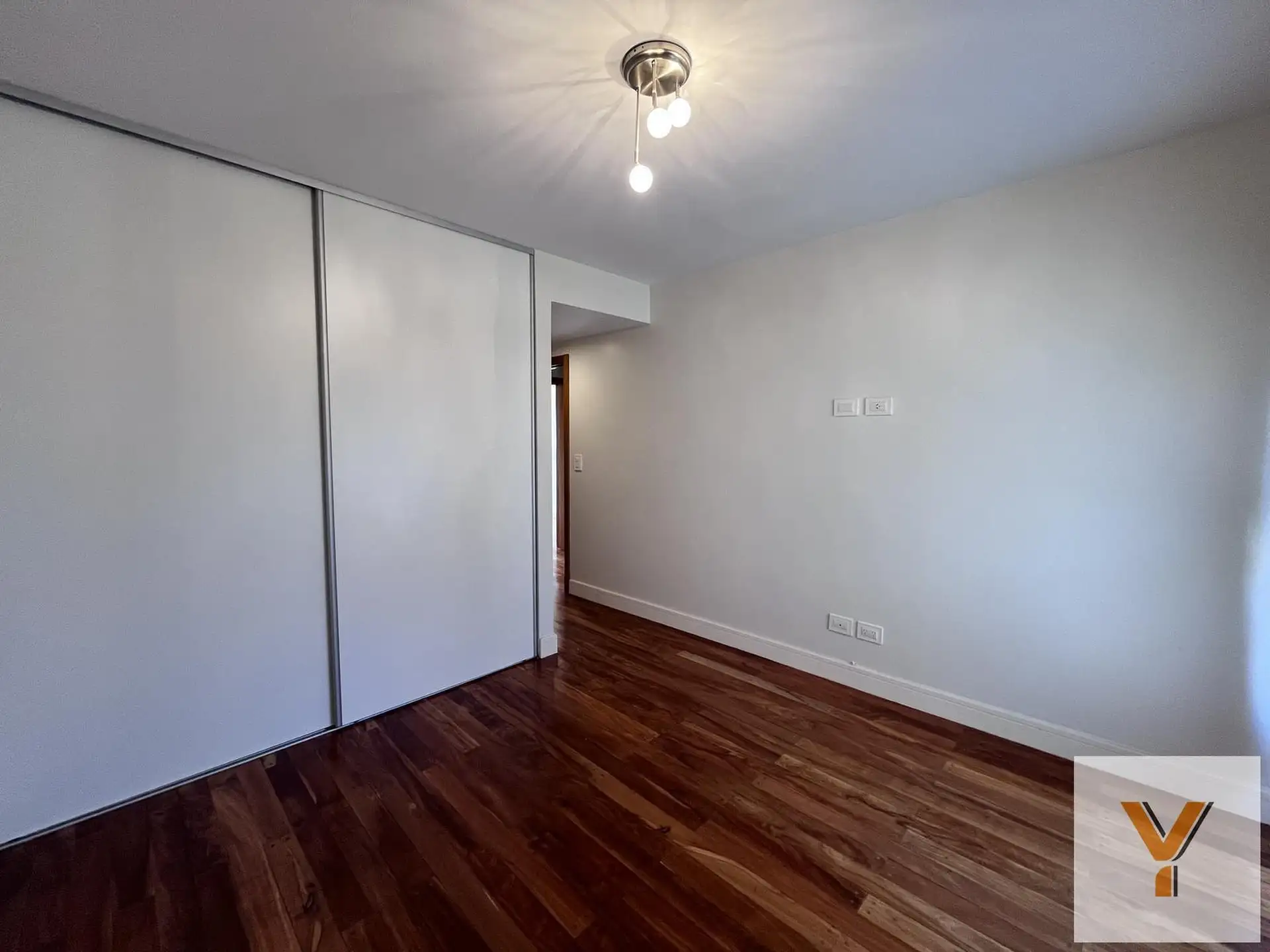 Depto 4 amb, 89m² con cochera y parrilla