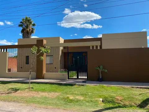 CASA 4 AMB EN ALSINA, BARADERO