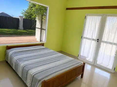 Dos casas quintas en Zocchi 2924 esq. Domínguez