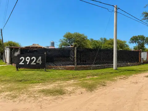 Dos casas quintas en Zocchi 2924 esq. Domínguez