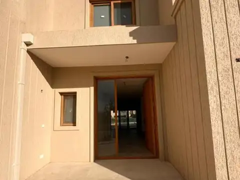 Casa 5 ambientes con 5 baños