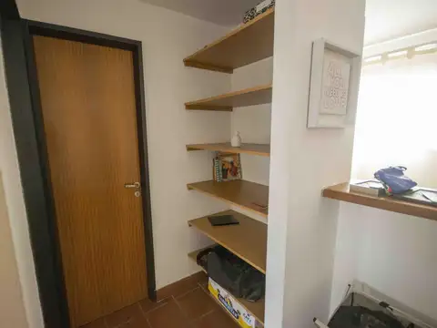 Departamento en Venta en San Isidro Vias / Rolon, USD 140.000