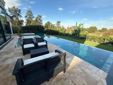 Casa 6 ambientes con 5 baños