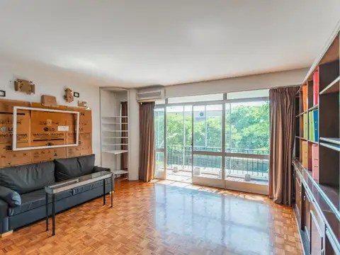 Departamento de 4 ambientes. Al frente. Balcón. Palermo