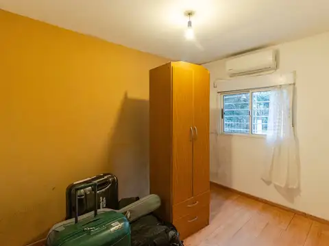 Casa 9 ambientes con 2 baños