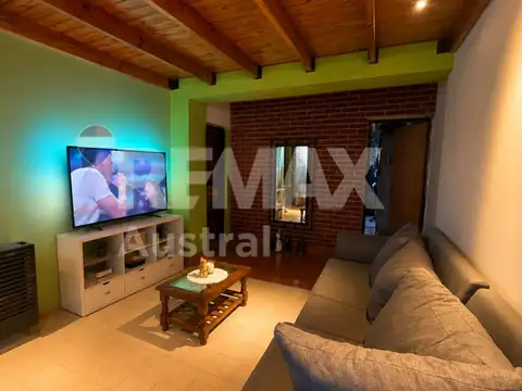 Casa 4 ambientes con 2 baños