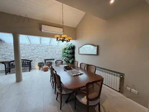 Casa 4 ambientes con 3 baños