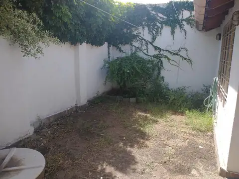 PH 3 ambientes, patio, jardín, parrilla, lavadero. 