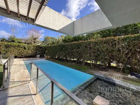 Casa 7 ambientes con 5 baños