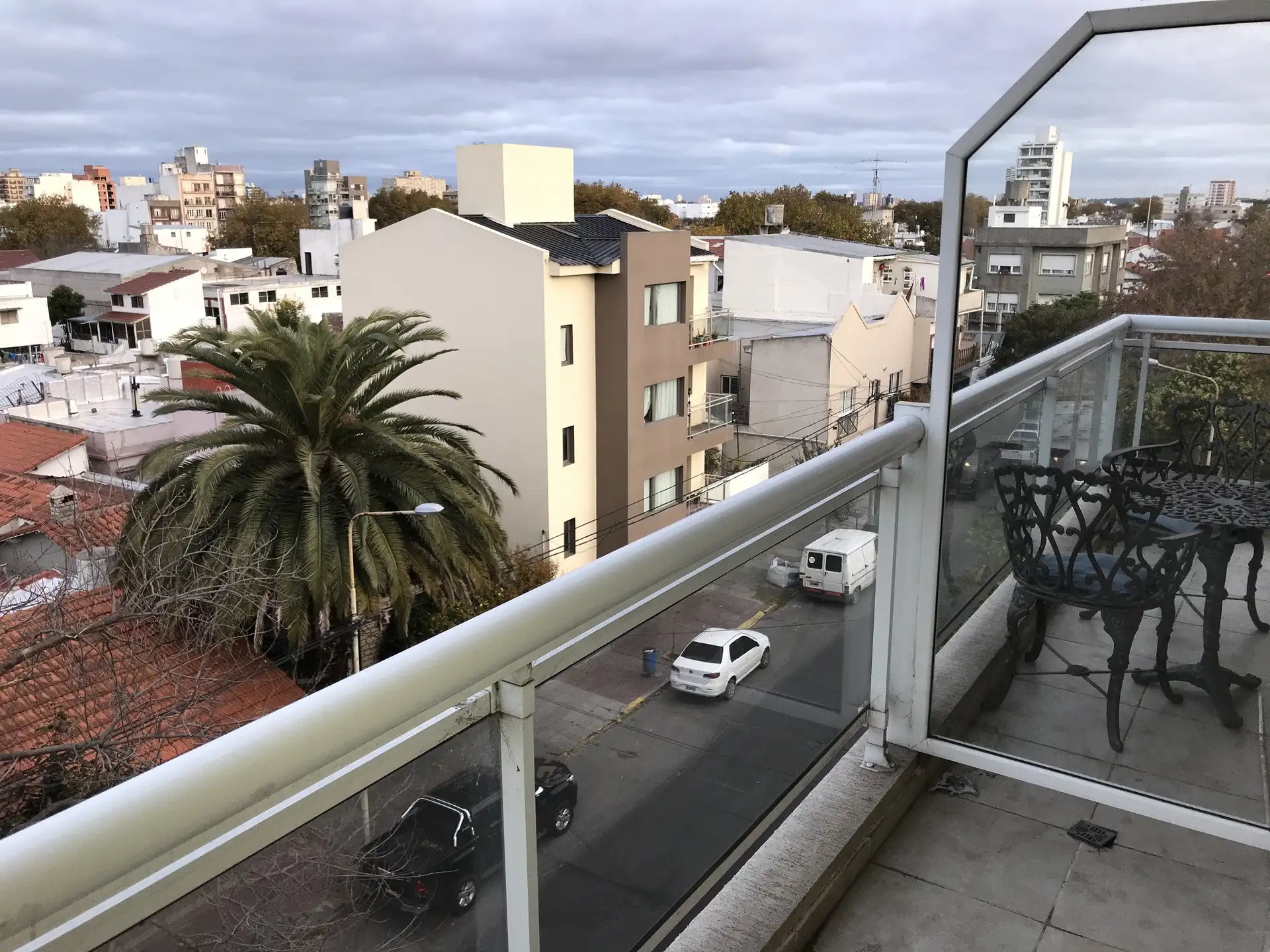 SEMIPISO DE 2 AMB A LA CALLE CON BALCÓN