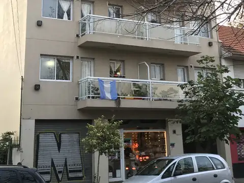 SEMIPISO DE 2 AMB A LA CALLE CON BALCÓN 