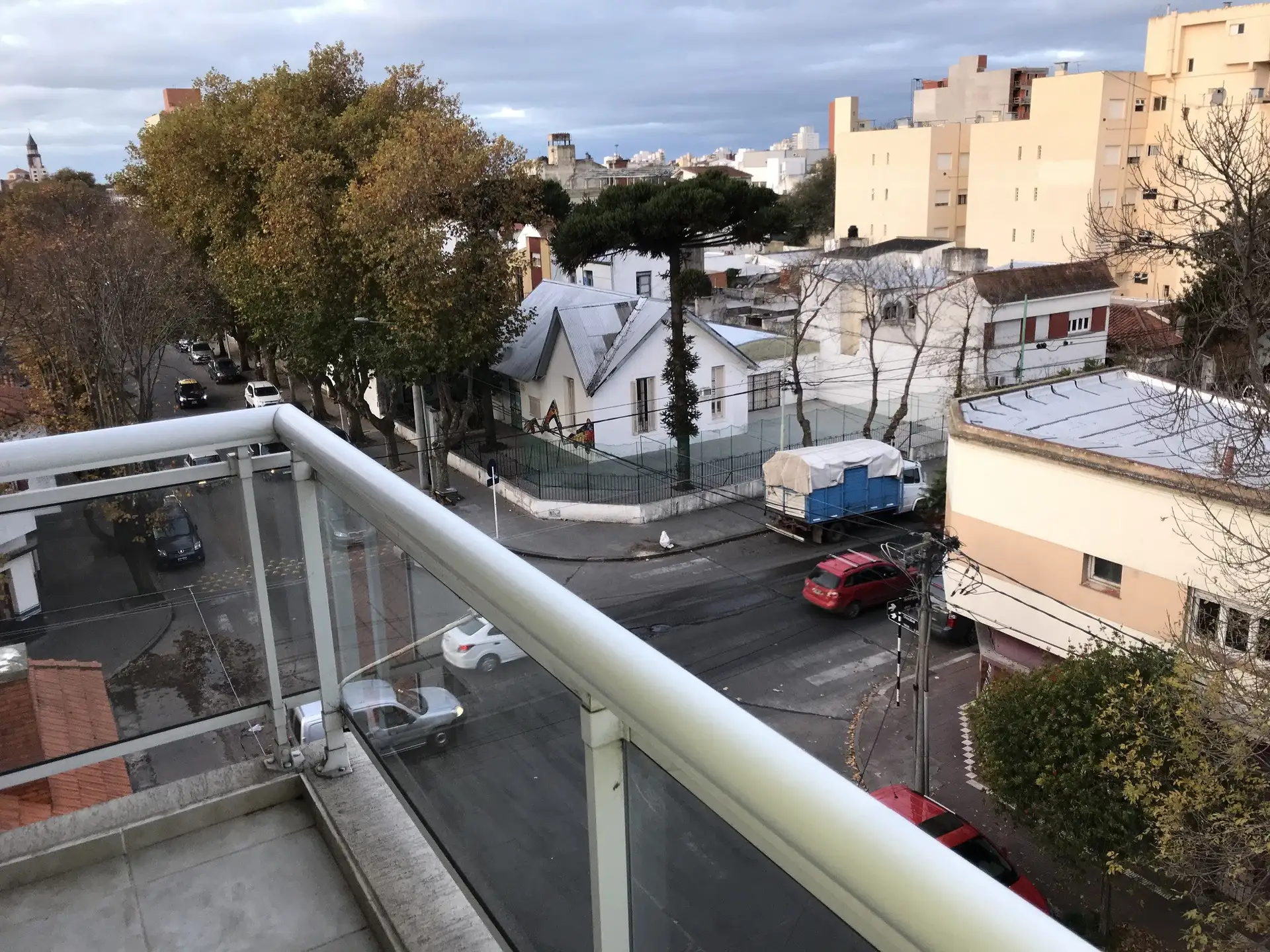 SEMIPISO DE 2 AMB A LA CALLE CON BALCÓN